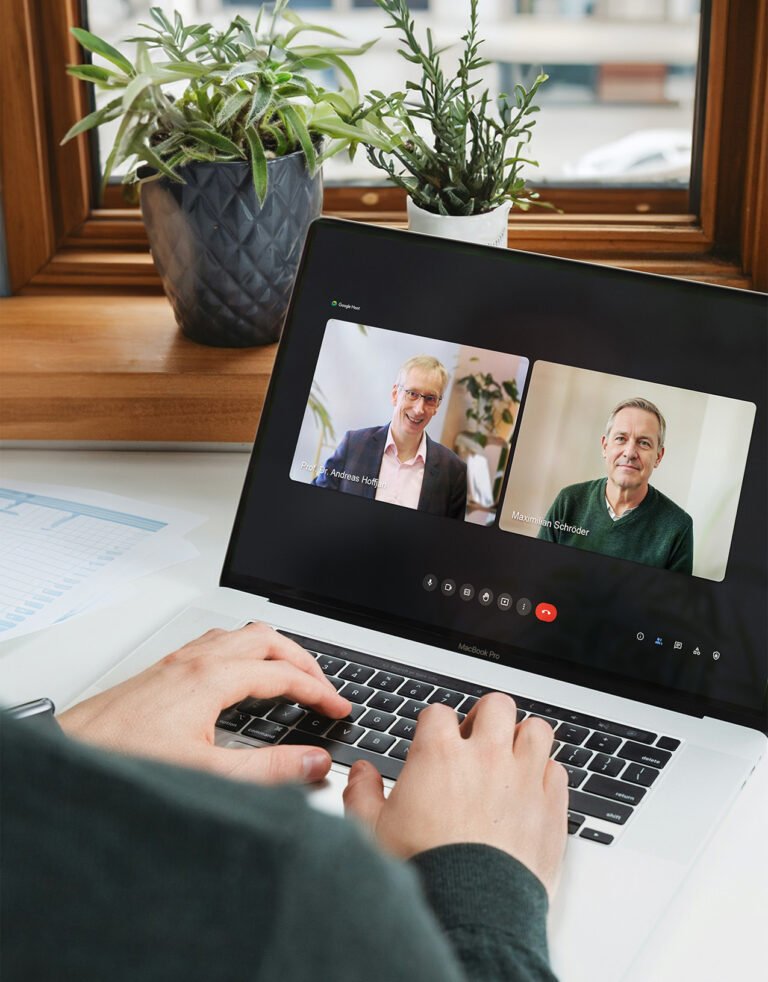 Prof. Dr. Andreas Hoffjan in Video-Call, Dienstleistungen zu Preisrecht und Zuwendungsrecht